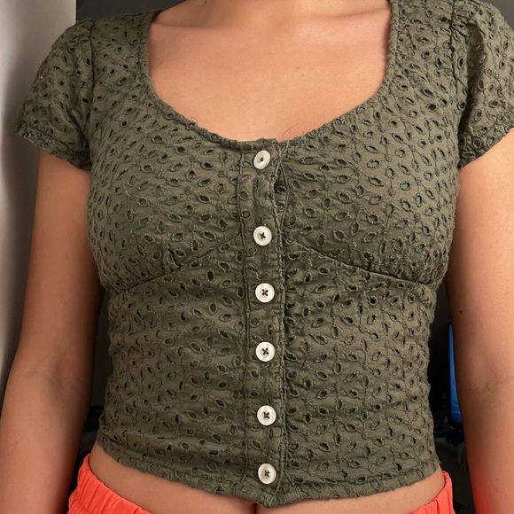 Hollister green crop top with buttons - Picture 2 of 6